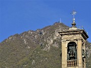09 La croce del campanile della chiesa di Spino al Brembo a fianco della croce di vetta del Monte Zucco
